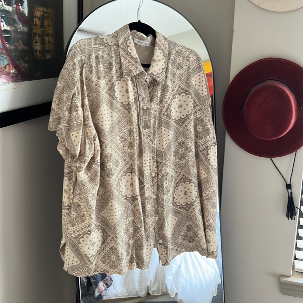 Patterned button up top